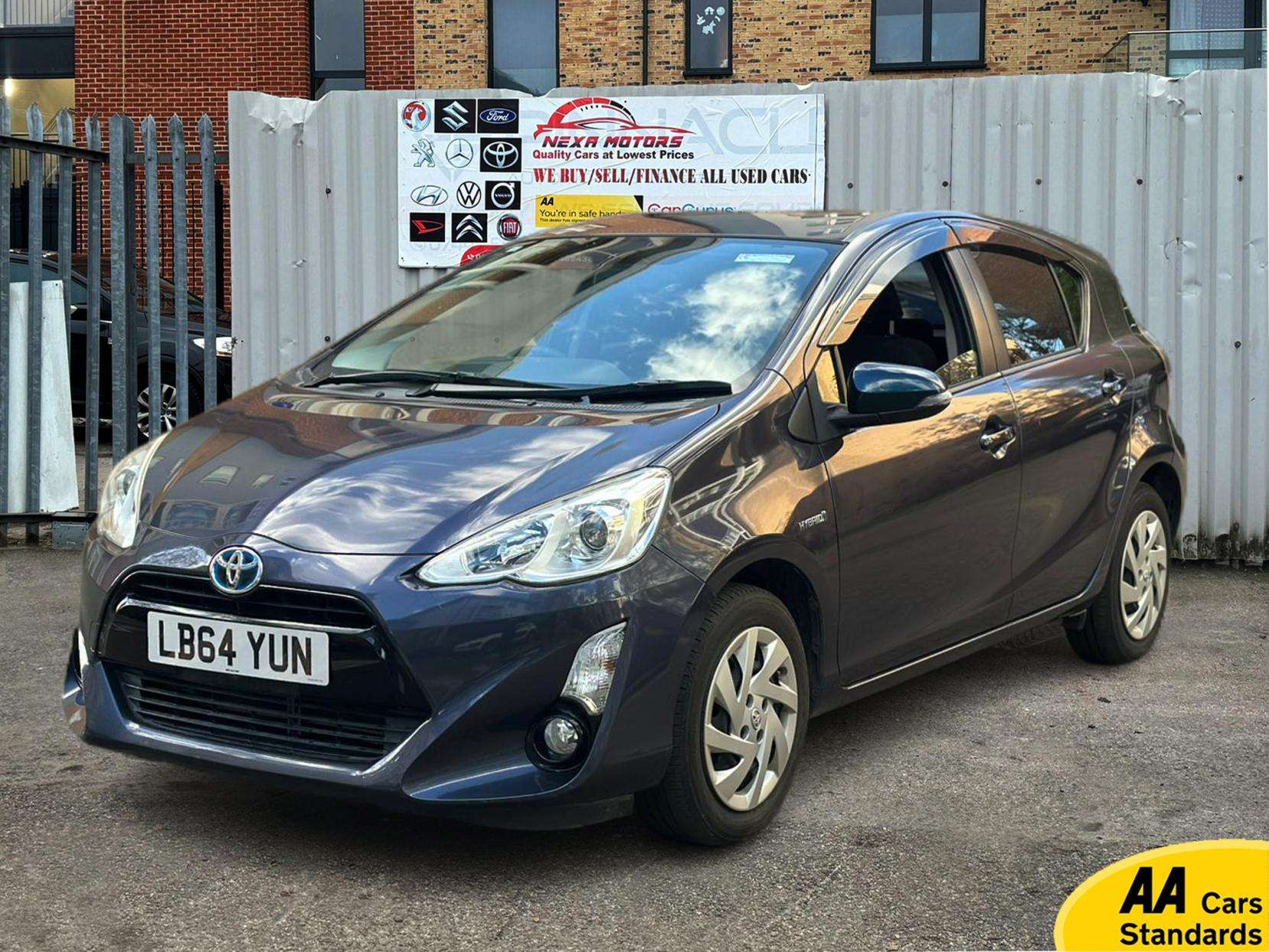 A 2015 TOYOTA YARIS A 2015 TOYOTA YARIS