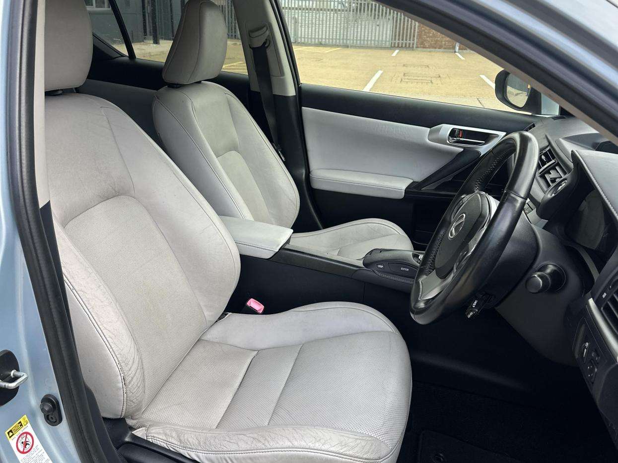 A 2012 LEXUS CT 1.8 200h SE-L Hatchback 5dr Petrol Hybrid CVT Euro 5 (s/s) (136 ps) A 2012 LEXUS CT 1.8 200h SE-L Hatchback 5dr Petrol Hybrid CVT Euro 5 (s/s) (136 ps)