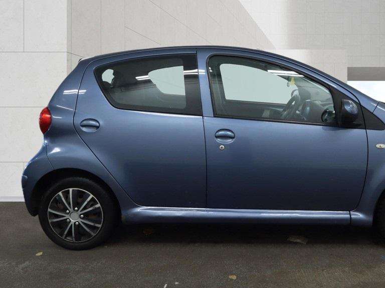 A 2008 TOYOTA AYGO 1.0 VVT-i Blue Hatchback 5dr Petrol MultiMode Euro 4 (67 bhp) A 2008 TOYOTA AYGO 1.0 VVT-i Blue Hatchback 5dr Petrol MultiMode Euro 4 (67 bhp)