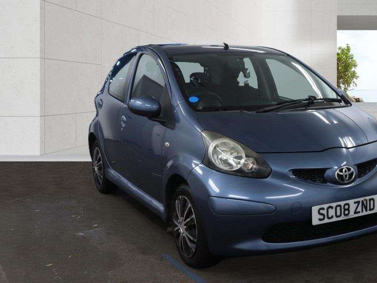 A 2008 TOYOTA AYGO 1.0 VVT-i Blue Hatchback 5dr Petrol MultiMode Euro 4 (67 bhp) A 2008 TOYOTA AYGO 1.0 VVT-i Blue Hatchback 5dr Petrol MultiMode Euro 4 (67 bhp)