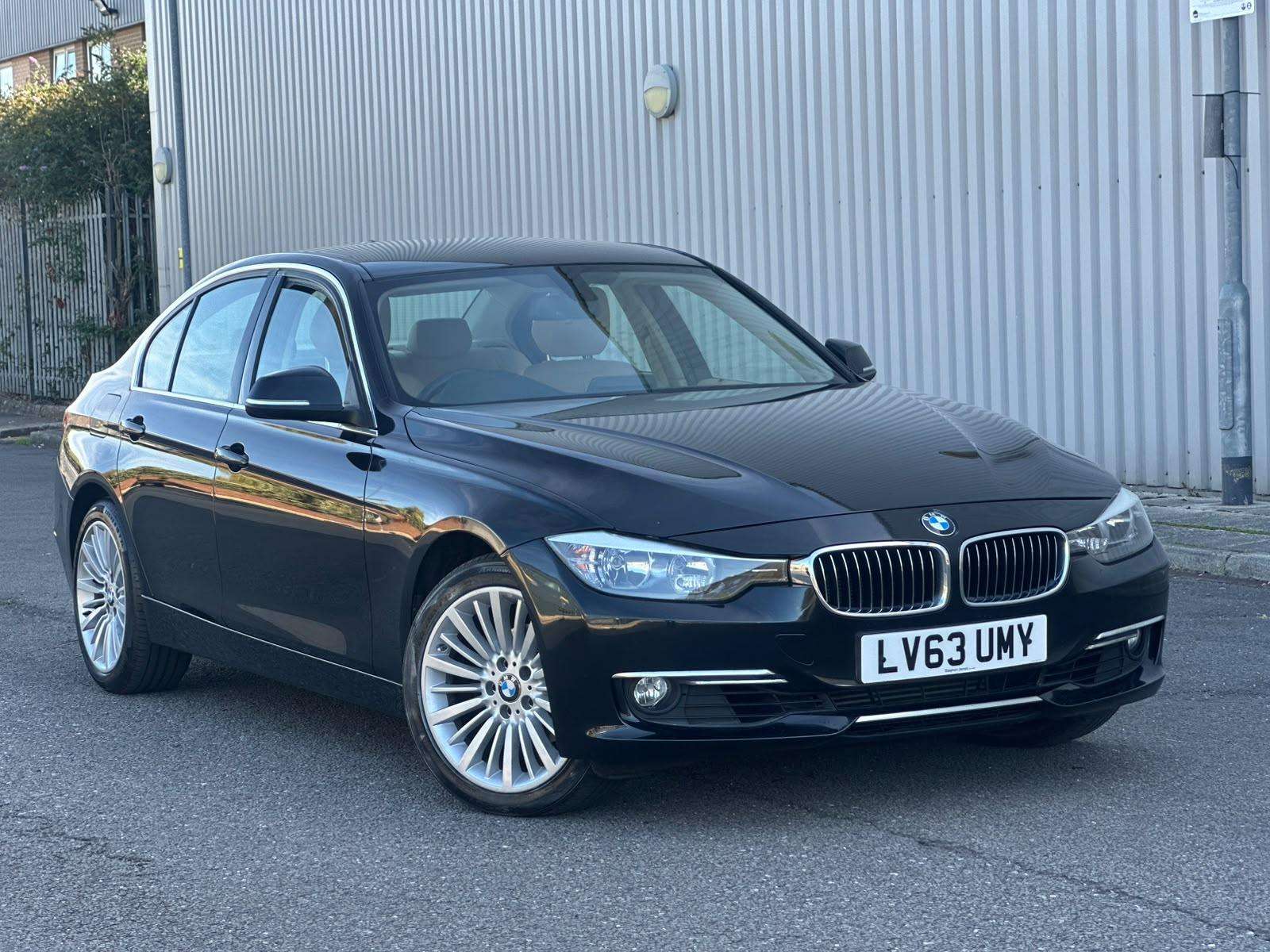 A 2014 BMW 3 SERIES 2.0 320i Luxury Saloon 4dr Petrol Auto xDrive Euro 6 (s/s) (184 ps) A 2014 BMW 3 SERIES 2.0 320i Luxury Saloon 4dr Petrol Auto xDrive Euro 6 (s/s) (184 ps)