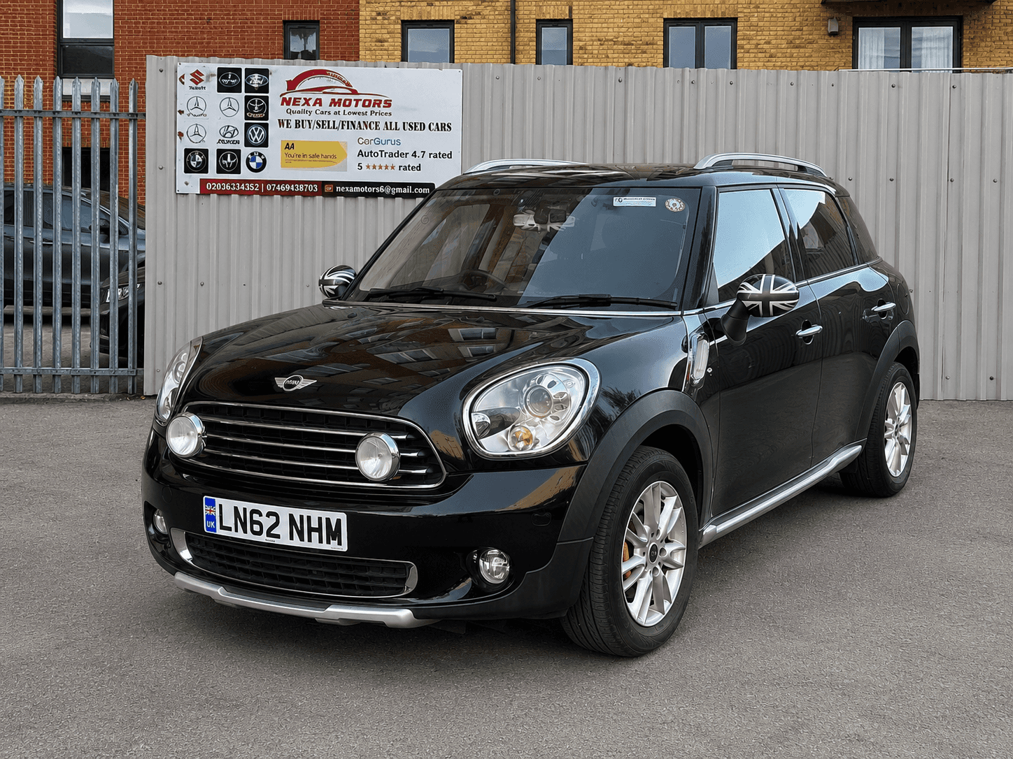 A 2012 MINI COOPER A 2012 MINI COOPER