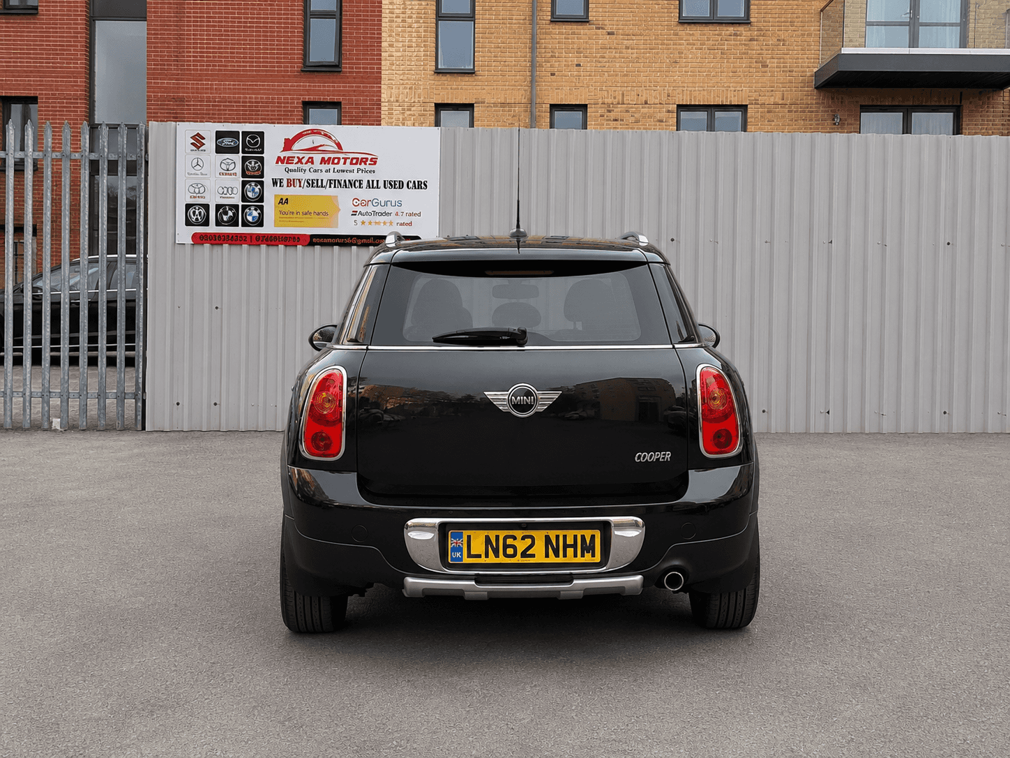 A 2012 MINI COOPER A 2012 MINI COOPER