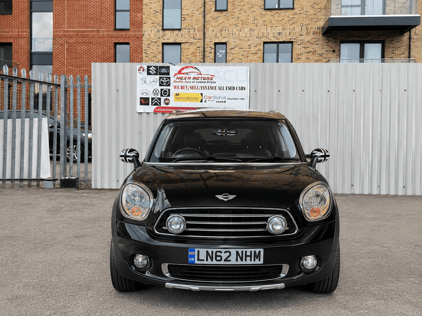 A 2012 MINI COOPER A 2012 MINI COOPER