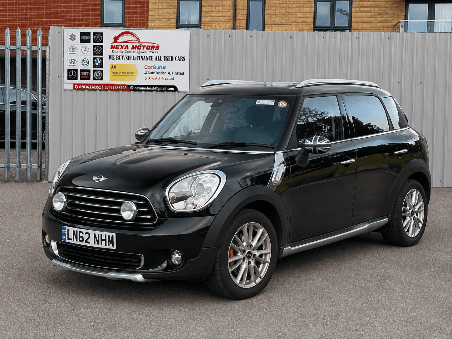 A 2012 MINI COOPER A 2012 MINI COOPER