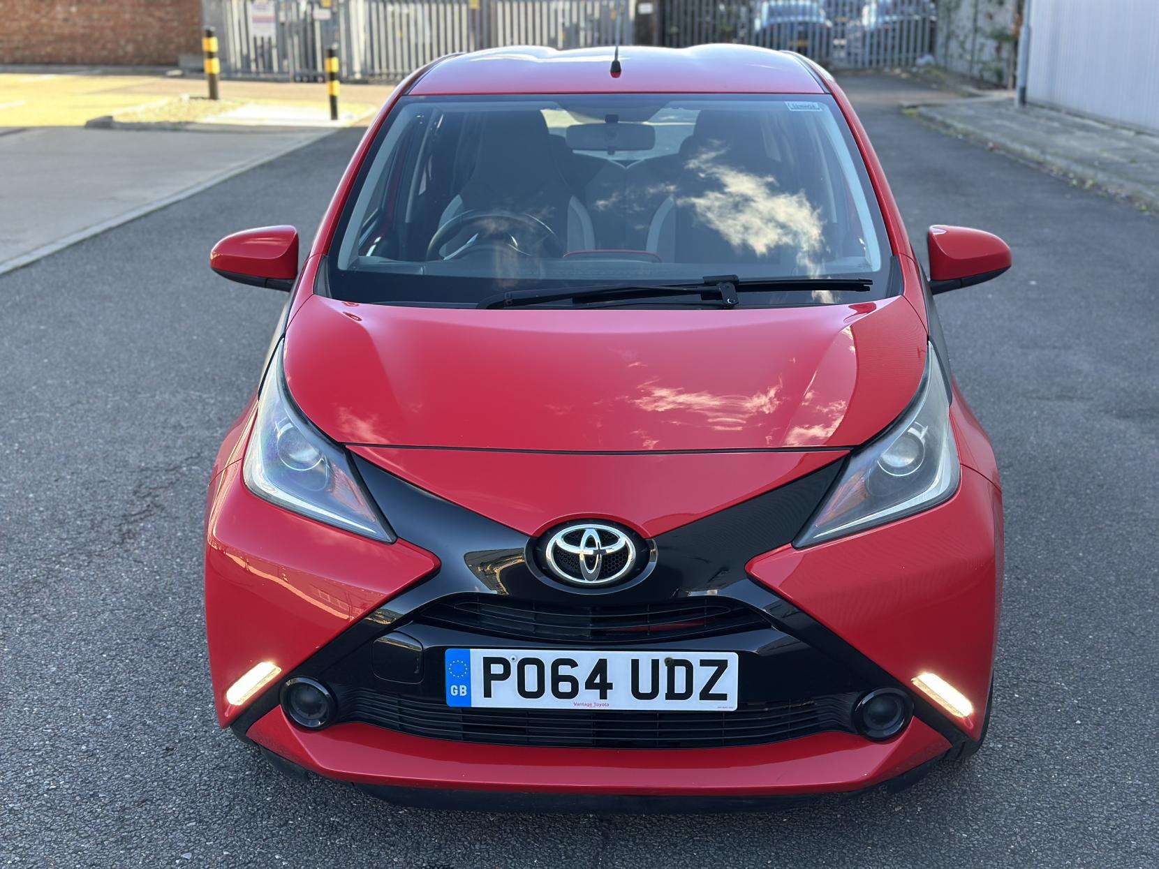 A 2014 TOYOTA AYGO 1.0 VVT-i x-play Hatchback 5dr Petrol x-shift Euro 5 Euro 5 (68 ps) A 2014 TOYOTA AYGO 1.0 VVT-i x-play Hatchback 5dr Petrol x-shift Euro 5 Euro 5 (68 ps)