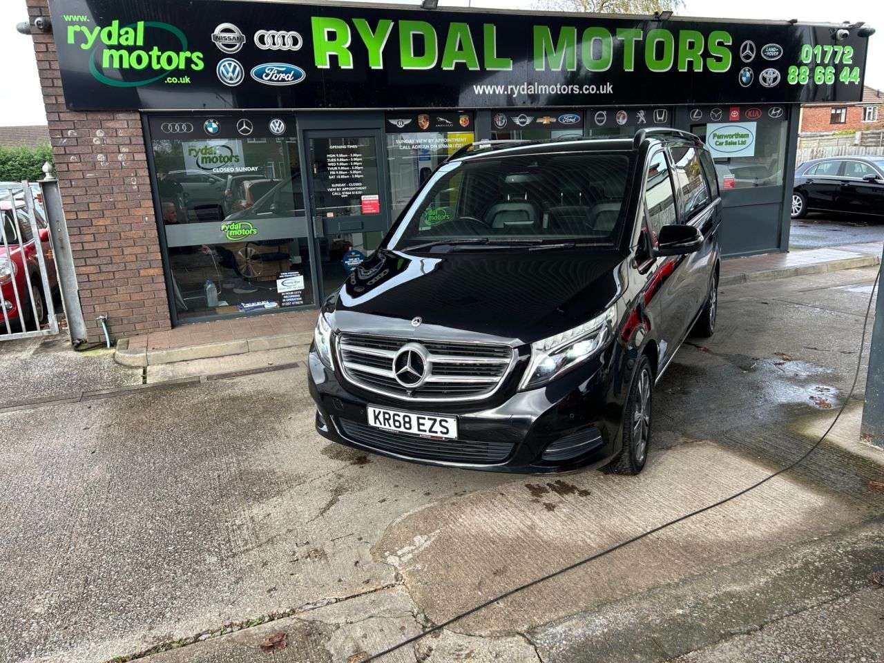 A 2018 MERCEDES-BENZ V-CLASS 2.1 V220 D SPORT L 5d 161 BHP HIGH SPEC, PAN GLASS ROOF A 2018 MERCEDES-BENZ V-CLASS 2.1 V220 D SPORT L 5d 161 BHP HIGH SPEC, PAN GLASS ROOF