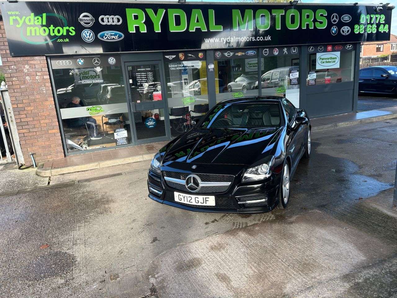 A 2012 MERCEDES-BENZ SLK 2.1 SLK250 CDI BlueEfficiency AMG Sport Convertible 2dr Diesel G-Tronic+ Eu A 2012 MERCEDES-BENZ SLK 2.1 SLK250 CDI BlueEfficiency AMG Sport Convertible 2dr Diesel G-Tronic+ Eu