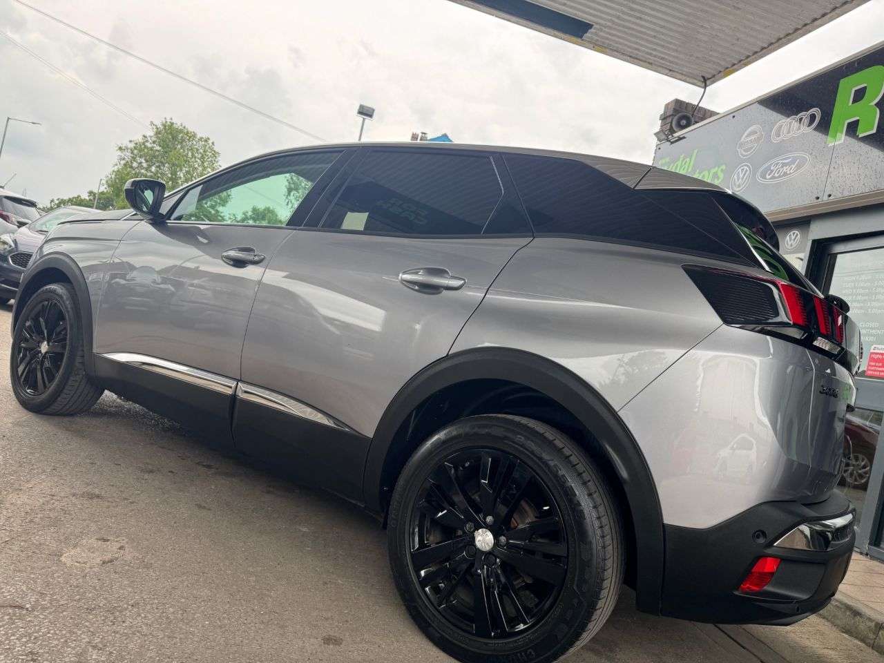 A 2018 PEUGEOT 3008 1.2 PureTech Allure SUV 5dr Petrol Manual Euro 6 (s/s) (130 ps) REVERSE CAM A 2018 PEUGEOT 3008 1.2 PureTech Allure SUV 5dr Petrol Manual Euro 6 (s/s) (130 ps) REVERSE CAM