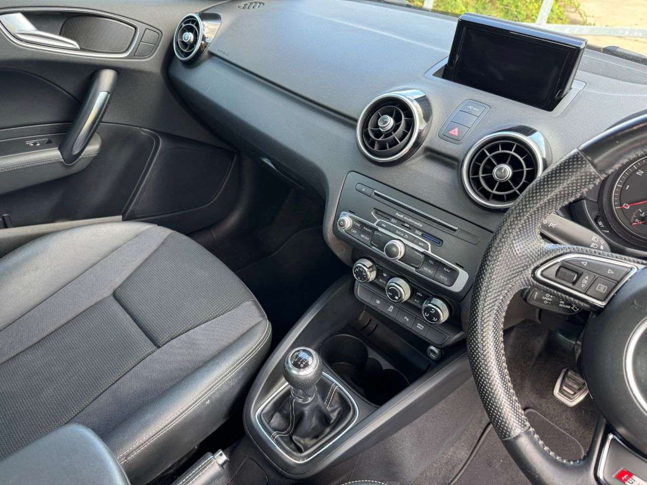 2016 AUDI A1 2016 AUDI A1