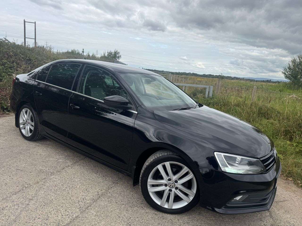 A 2015 VOLKSWAGEN JETTA 2.0 TDI BlueMotion Tech GT Saloon 4dr Diesel DSG Euro 6 (s/s) (150 ps) A 2015 VOLKSWAGEN JETTA 2.0 TDI BlueMotion Tech GT Saloon 4dr Diesel DSG Euro 6 (s/s) (150 ps)