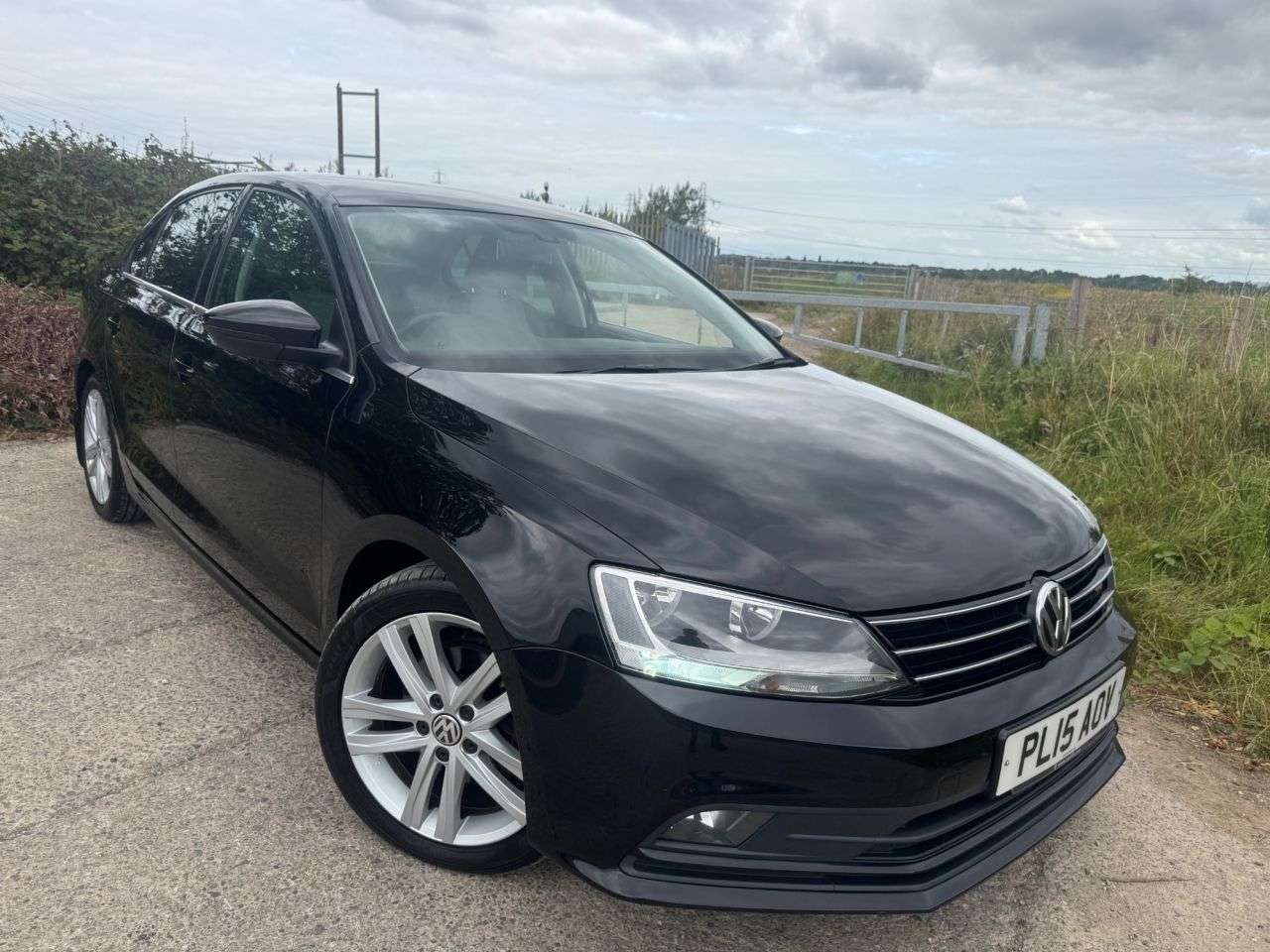 A 2015 VOLKSWAGEN JETTA 2.0 TDI BlueMotion Tech GT Saloon 4dr Diesel DSG Euro 6 (s/s) (150 ps) A 2015 VOLKSWAGEN JETTA 2.0 TDI BlueMotion Tech GT Saloon 4dr Diesel DSG Euro 6 (s/s) (150 ps)