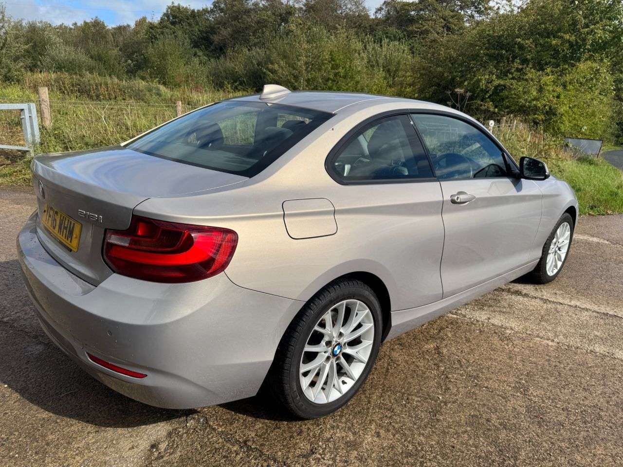 A 2016 BMW 2 SERIES 1.5 218i SE Coupe 2dr Petrol Manual Euro 6 (s/s) (136 ps) A 2016 BMW 2 SERIES 1.5 218i SE Coupe 2dr Petrol Manual Euro 6 (s/s) (136 ps)