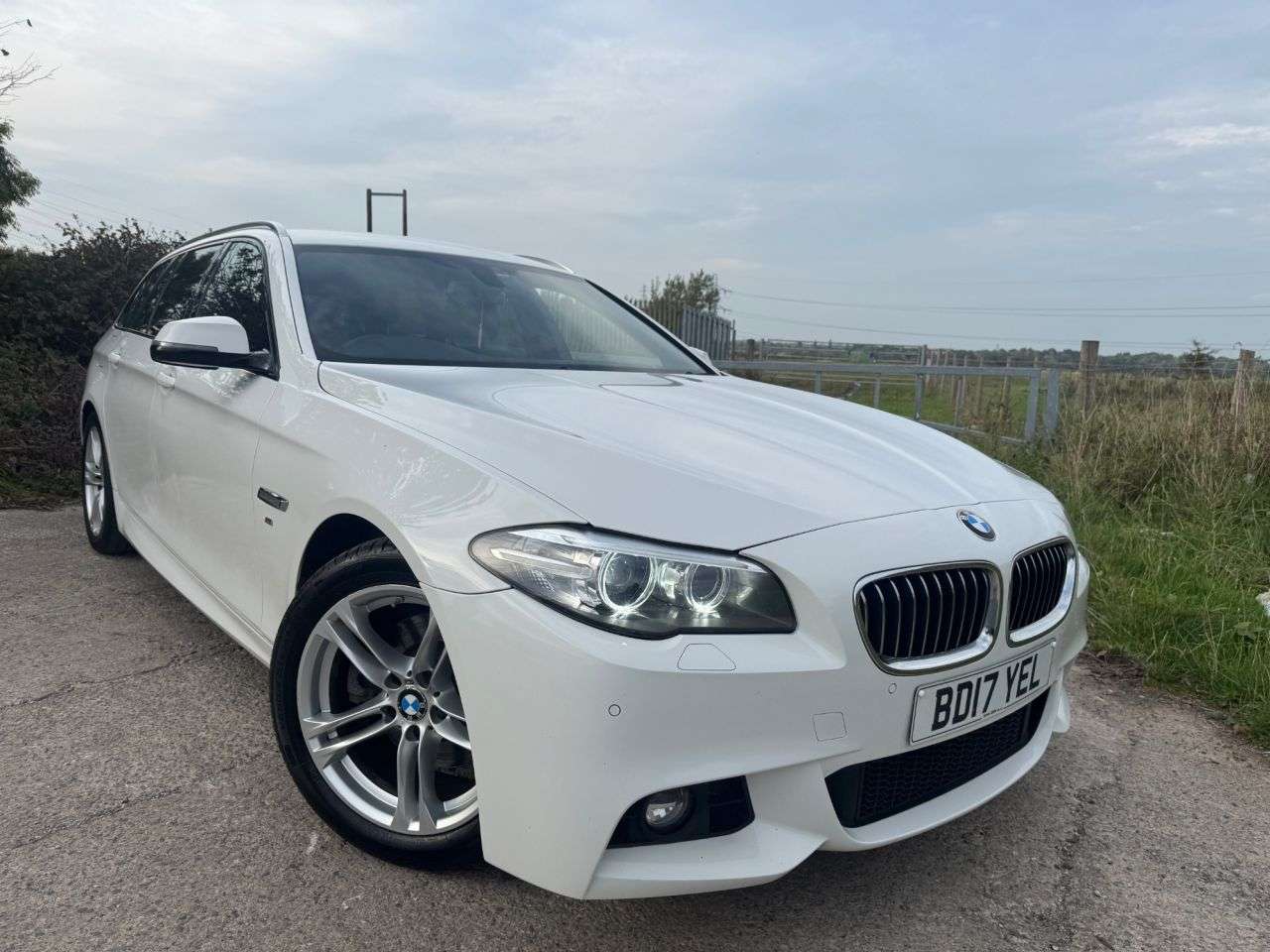 A 2017 BMW 5 SERIES 2.0 520d M Sport Touring 5dr Diesel Auto Euro 6 (s/s) (190 ps) A 2017 BMW 5 SERIES 2.0 520d M Sport Touring 5dr Diesel Auto Euro 6 (s/s) (190 ps)