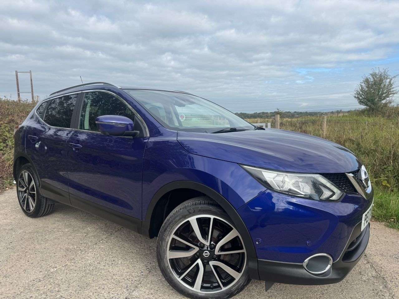 A 2017 NISSAN QASHQAI 1.5 dCi Tekna SUV 5dr Diesel Manual 2WD Euro 6 (s/s) (110 ps) A 2017 NISSAN QASHQAI 1.5 dCi Tekna SUV 5dr Diesel Manual 2WD Euro 6 (s/s) (110 ps)