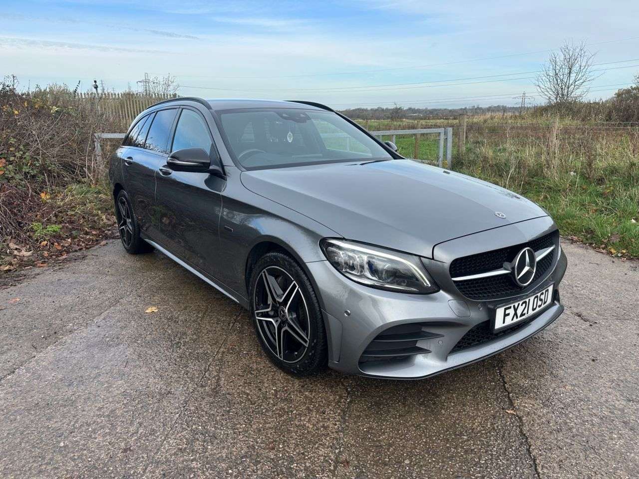 A 2021 MERCEDES-BENZ C-CLASS 2.0 C300e 13.5kWh AMG Line Night Edition (Premium) Estate 5dr Petrol Plug-i A 2021 MERCEDES-BENZ C-CLASS 2.0 C300e 13.5kWh AMG Line Night Edition (Premium) Estate 5dr Petrol Plug-i