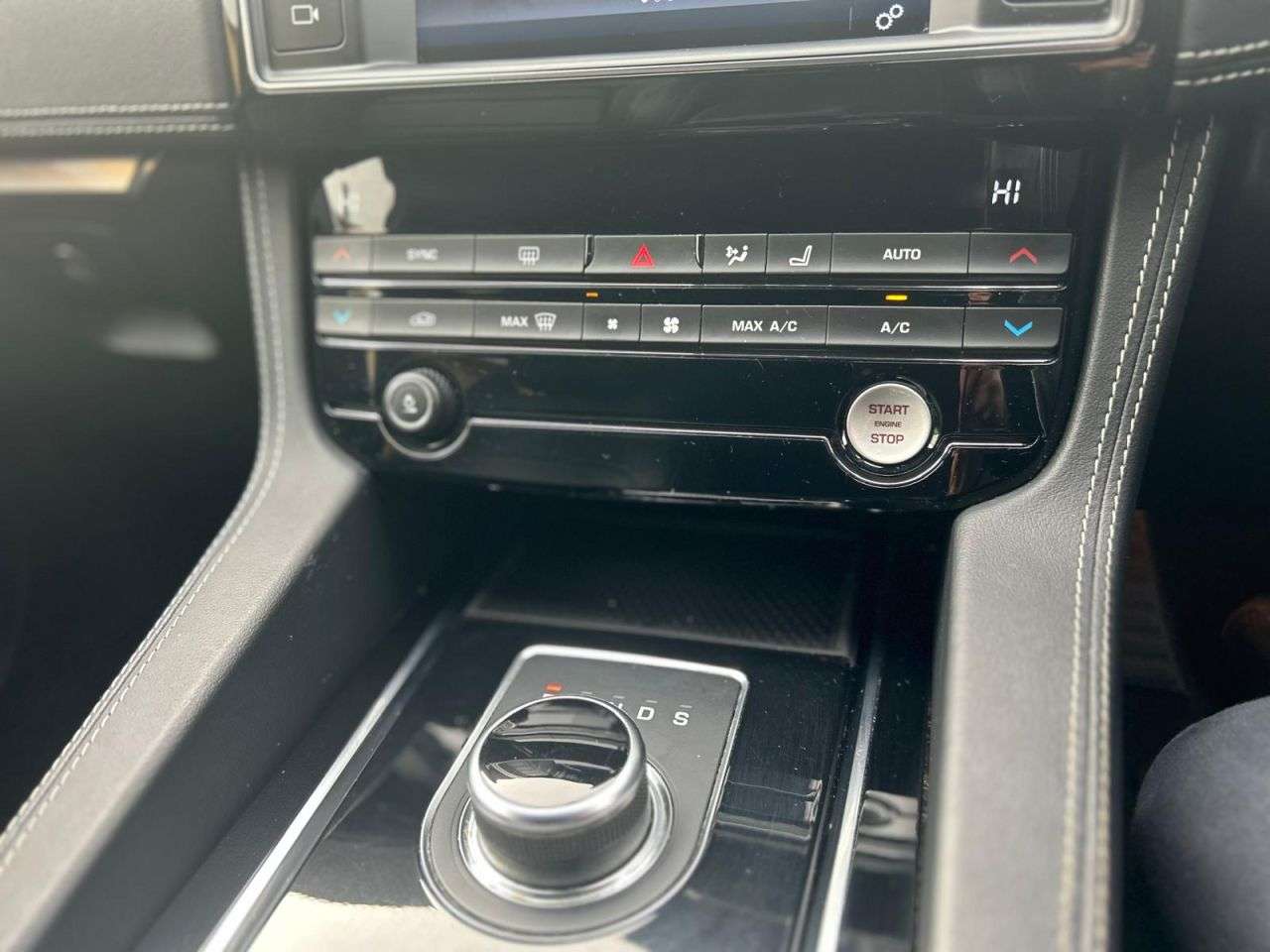 2018 JAGUAR F-PACE 2018 JAGUAR F-PACE