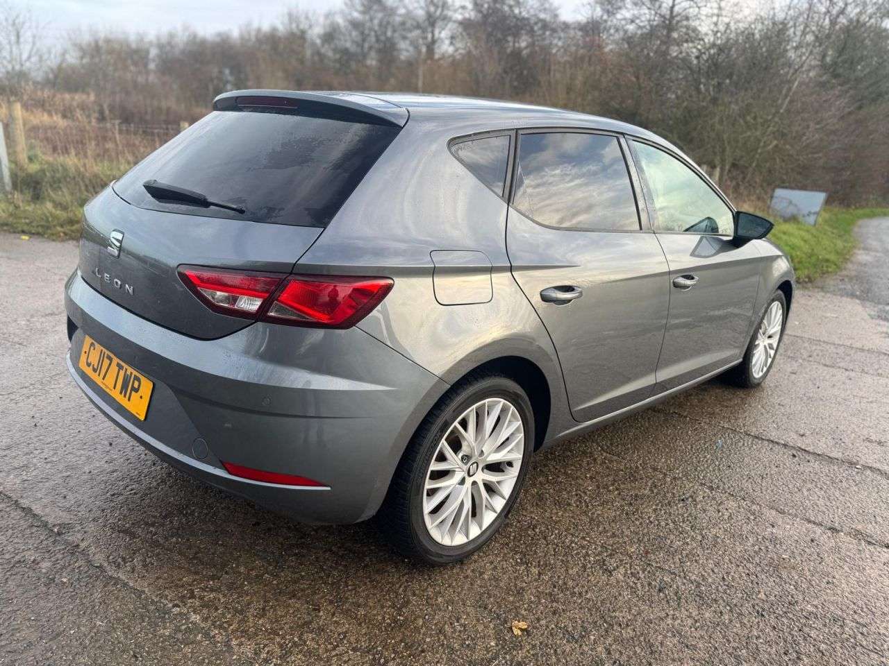 A 2017 SEAT LEON 1.6 TDI SE Dynamic Technology Hatchback 5dr Diesel DSG Euro 6 (s/s) (115 ps A 2017 SEAT LEON 1.6 TDI SE Dynamic Technology Hatchback 5dr Diesel DSG Euro 6 (s/s) (115 ps