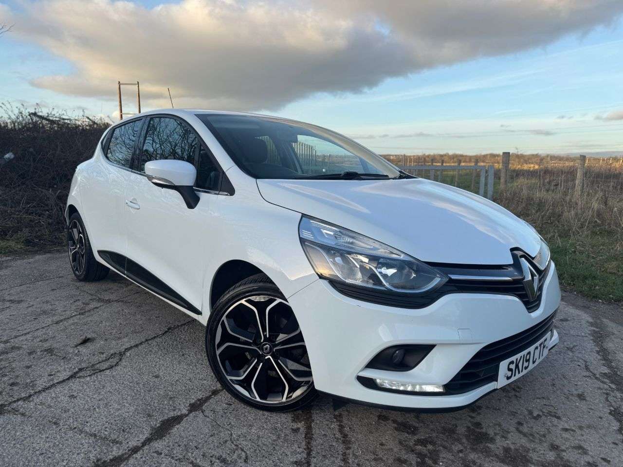A 2019 RENAULT CLIO 0.9 TCe Iconic Hatchback 5dr Petrol Manual Euro 6 (s/s) (75 ps) A 2019 RENAULT CLIO 0.9 TCe Iconic Hatchback 5dr Petrol Manual Euro 6 (s/s) (75 ps)