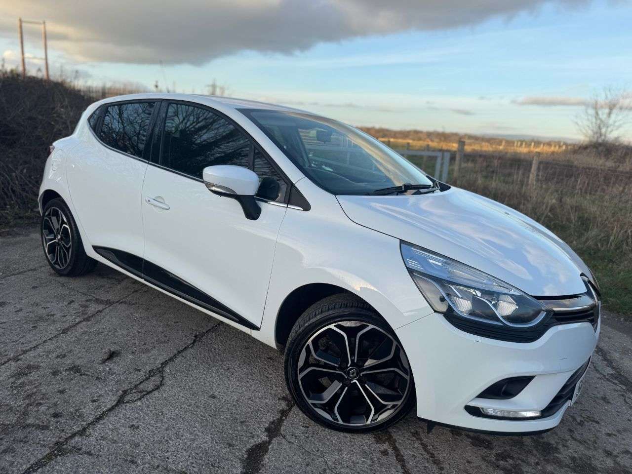 A 2019 RENAULT CLIO 0.9 TCe Iconic Hatchback 5dr Petrol Manual Euro 6 (s/s) (75 ps) A 2019 RENAULT CLIO 0.9 TCe Iconic Hatchback 5dr Petrol Manual Euro 6 (s/s) (75 ps)