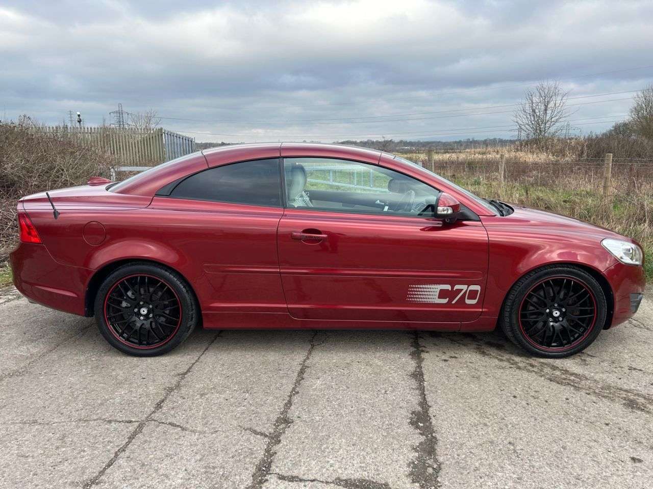 A 2011 VOLVO C70 2.0 D3 SE Lux Convertible 2dr Diesel Manual Euro 5 (150 ps) A 2011 VOLVO C70 2.0 D3 SE Lux Convertible 2dr Diesel Manual Euro 5 (150 ps)