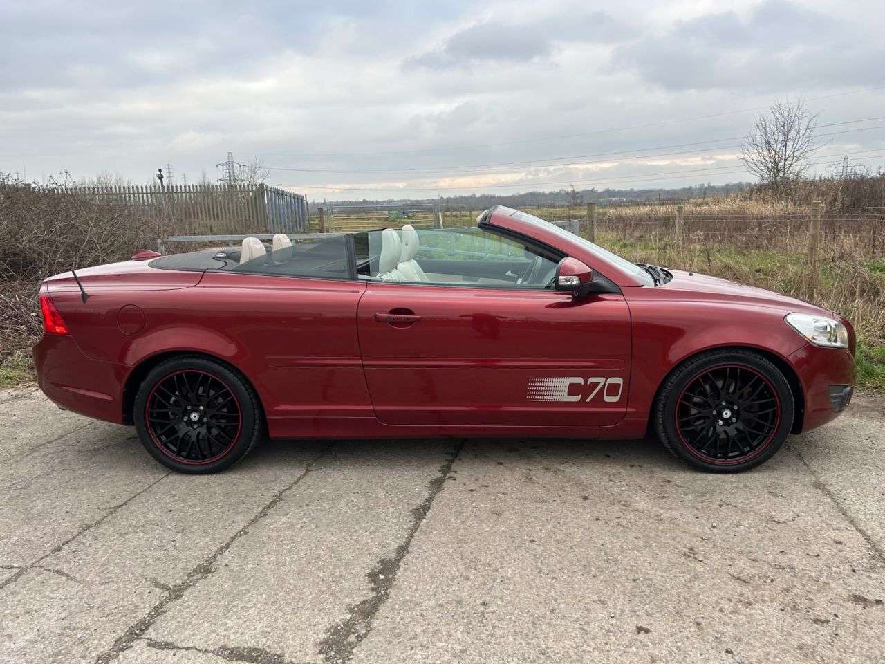 2011 VOLVO C70 2011 VOLVO C70