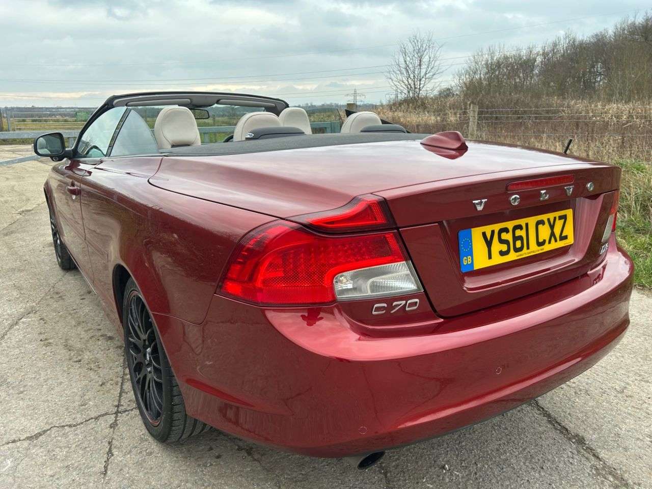 2011 VOLVO C70 2011 VOLVO C70