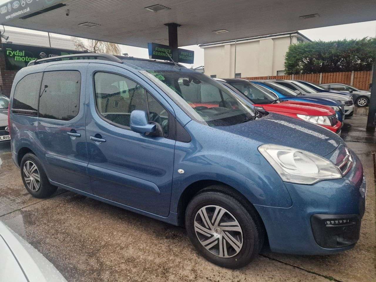 A 2017 CITROEN BERLINGO 1.6 BlueHDi Flair Multispace MPV 5dr Diesel ETG6 Euro 6 (s/s) (100 ps) A 2017 CITROEN BERLINGO 1.6 BlueHDi Flair Multispace MPV 5dr Diesel ETG6 Euro 6 (s/s) (100 ps)