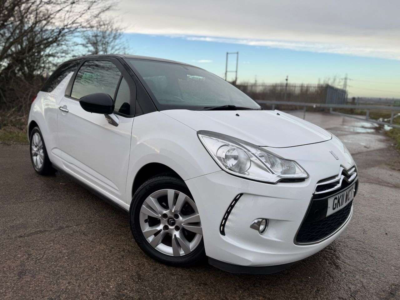 A 2011 CITROEN DS3 1.6 HDi 16V DStyle Hatchback 3dr Diesel Manual Euro 5 (90 ps) GREAT 1ST CAR A 2011 CITROEN DS3 1.6 HDi 16V DStyle Hatchback 3dr Diesel Manual Euro 5 (90 ps) GREAT 1ST CAR