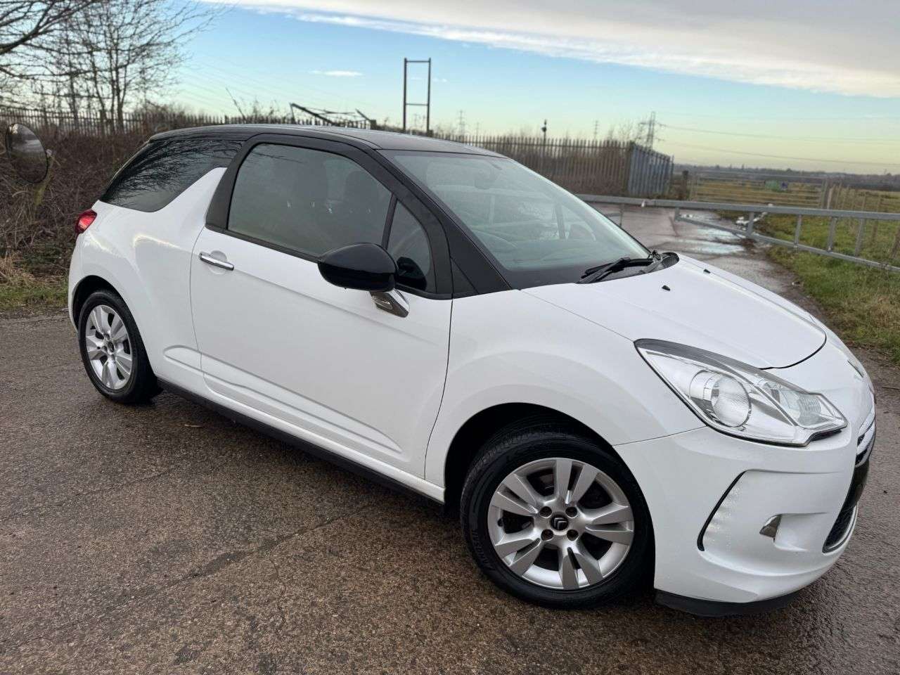 A 2011 CITROEN DS3 1.6 HDi 16V DStyle Hatchback 3dr Diesel Manual Euro 5 (90 ps) GREAT 1ST CAR A 2011 CITROEN DS3 1.6 HDi 16V DStyle Hatchback 3dr Diesel Manual Euro 5 (90 ps) GREAT 1ST CAR