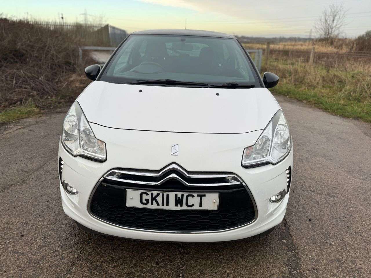 A 2011 CITROEN DS3 1.6 HDi 16V DStyle Hatchback 3dr Diesel Manual Euro 5 (90 ps) GREAT 1ST CAR A 2011 CITROEN DS3 1.6 HDi 16V DStyle Hatchback 3dr Diesel Manual Euro 5 (90 ps) GREAT 1ST CAR