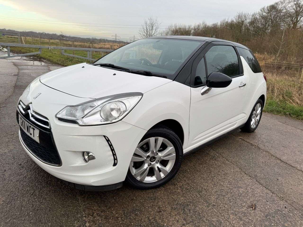 A 2011 CITROEN DS3 1.6 HDi 16V DStyle Hatchback 3dr Diesel Manual Euro 5 (90 ps) GREAT 1ST CAR A 2011 CITROEN DS3 1.6 HDi 16V DStyle Hatchback 3dr Diesel Manual Euro 5 (90 ps) GREAT 1ST CAR