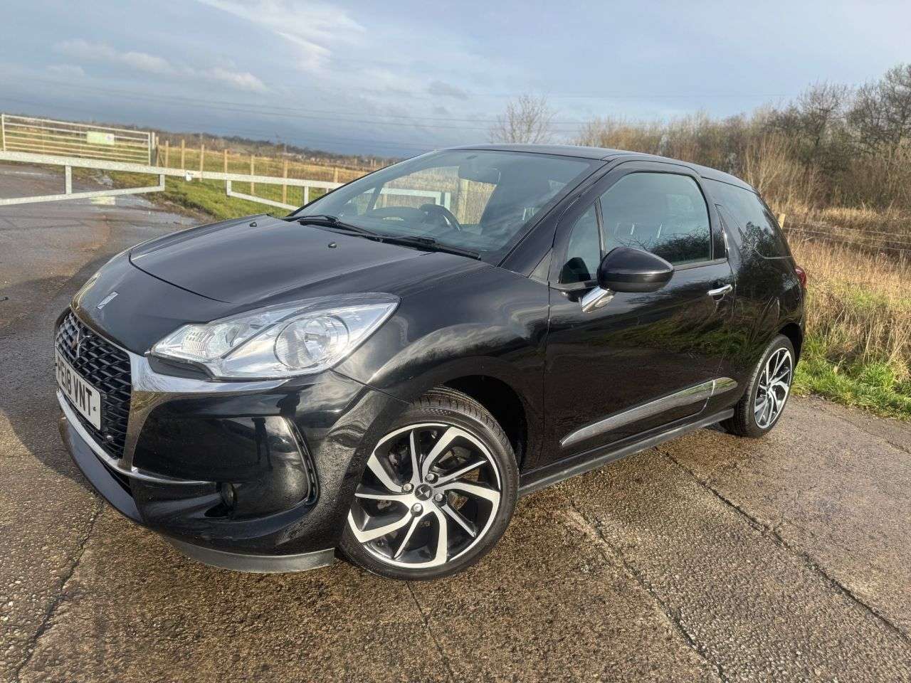 A 2018 DS AUTOMOBILES DS 3 1.2 PureTech Connected Chic Hatchback 3dr Petrol Manual Euro 6 (82 ps) A 2018 DS AUTOMOBILES DS 3 1.2 PureTech Connected Chic Hatchback 3dr Petrol Manual Euro 6 (82 ps)