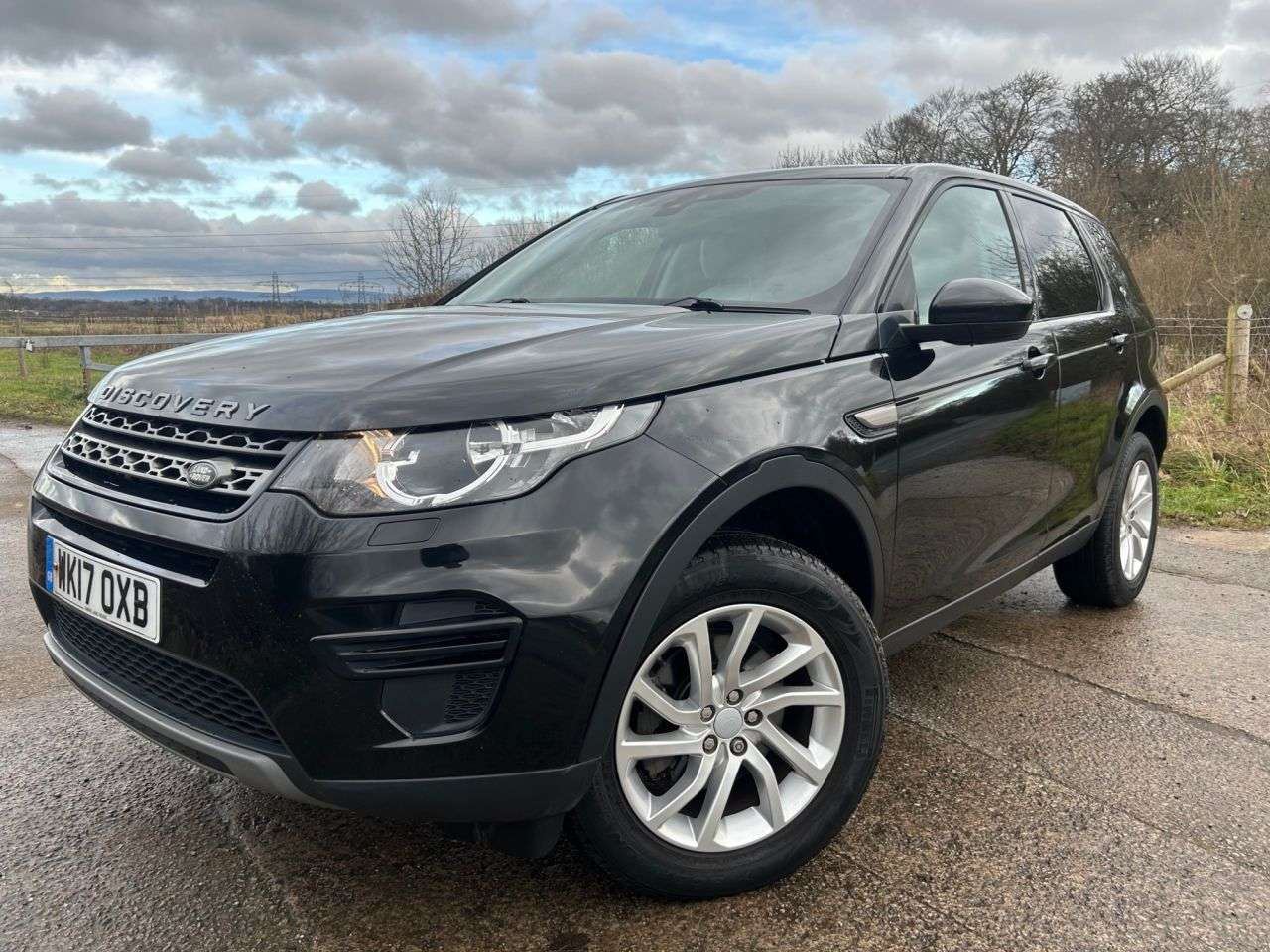A 2017 LAND ROVER DISCOVERY SPORT 2.0 TD4 SE SUV 5dr Diesel Manual 4WD Euro 6 (s/s) (180 ps) A 2017 LAND ROVER DISCOVERY SPORT 2.0 TD4 SE SUV 5dr Diesel Manual 4WD Euro 6 (s/s) (180 ps)