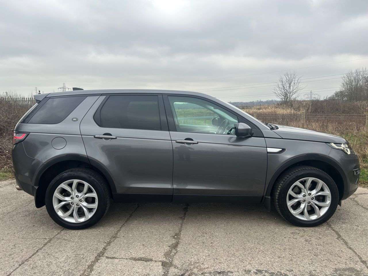A 2018 LAND ROVER DISCOVERY SPORT 2.0 SD4 HSE SUV 5dr Diesel Auto 4WD Euro 6 (s/s) (240 ps) A 2018 LAND ROVER DISCOVERY SPORT 2.0 SD4 HSE SUV 5dr Diesel Auto 4WD Euro 6 (s/s) (240 ps)