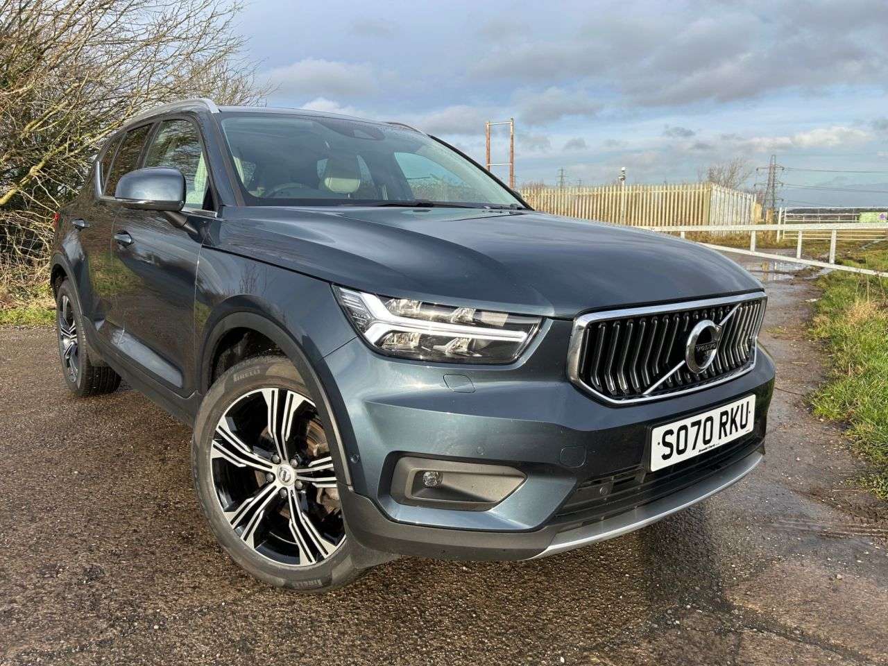 A 2020 VOLVO XC40 2.0 B5 MHEV Inscription Pro SUV 5dr Petrol Hybrid Auto AWD Euro 6 (s/s) (25 A 2020 VOLVO XC40 2.0 B5 MHEV Inscription Pro SUV 5dr Petrol Hybrid Auto AWD Euro 6 (s/s) (25