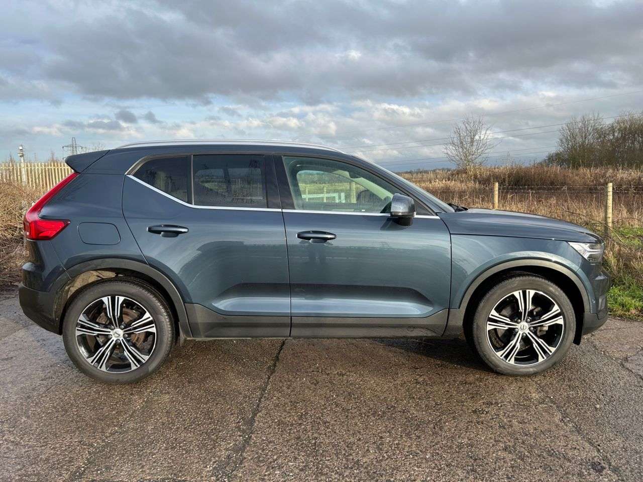 A 2020 VOLVO XC40 2.0 B5 MHEV Inscription Pro SUV 5dr Petrol Hybrid Auto AWD Euro 6 (s/s) (25 A 2020 VOLVO XC40 2.0 B5 MHEV Inscription Pro SUV 5dr Petrol Hybrid Auto AWD Euro 6 (s/s) (25