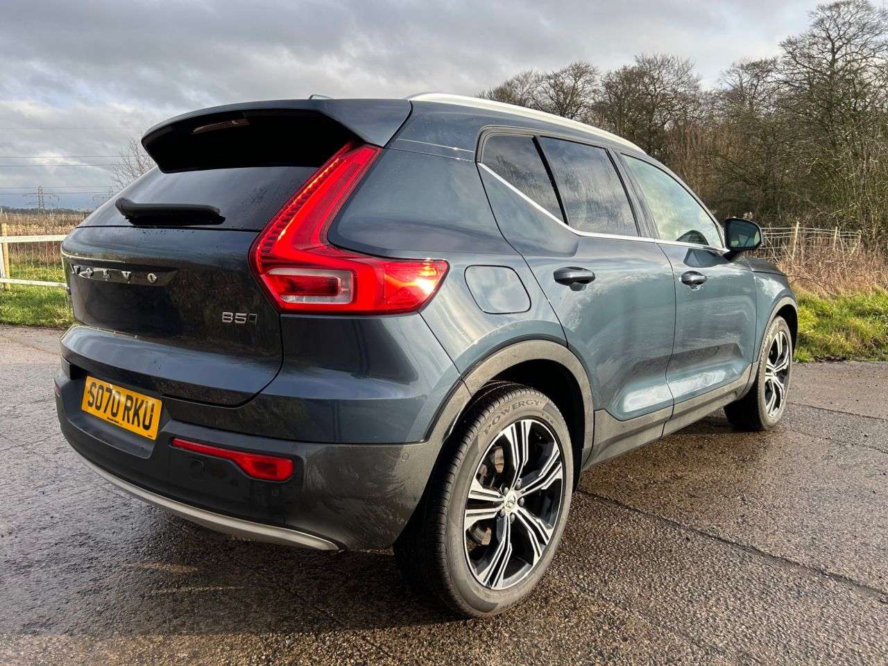 A 2020 VOLVO XC40 2.0 B5 MHEV Inscription Pro SUV 5dr Petrol Hybrid Auto AWD Euro 6 (s/s) (25 A 2020 VOLVO XC40 2.0 B5 MHEV Inscription Pro SUV 5dr Petrol Hybrid Auto AWD Euro 6 (s/s) (25