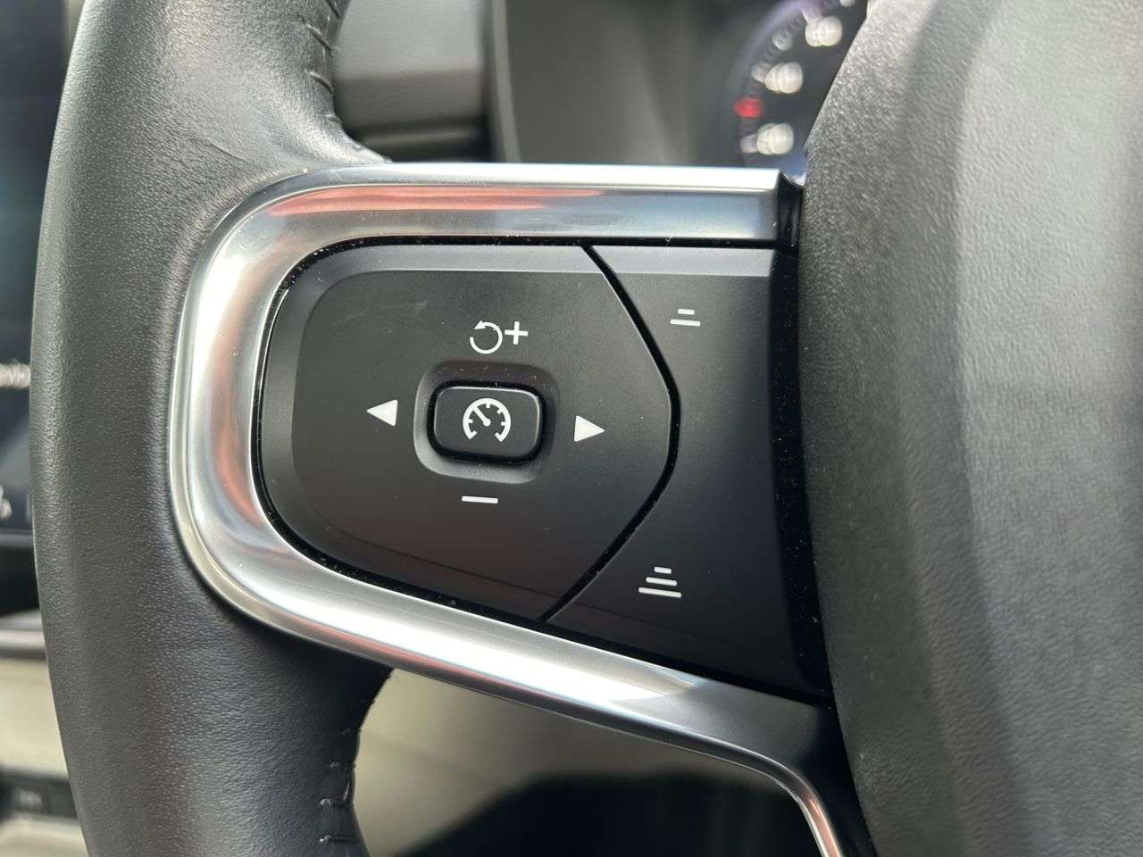 2020 VOLVO XC40 2020 VOLVO XC40