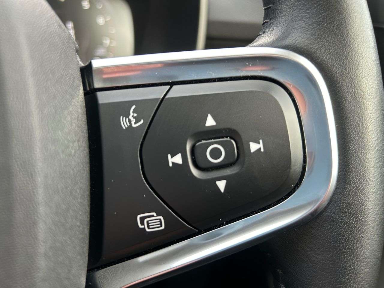 2020 VOLVO XC40 2020 VOLVO XC40