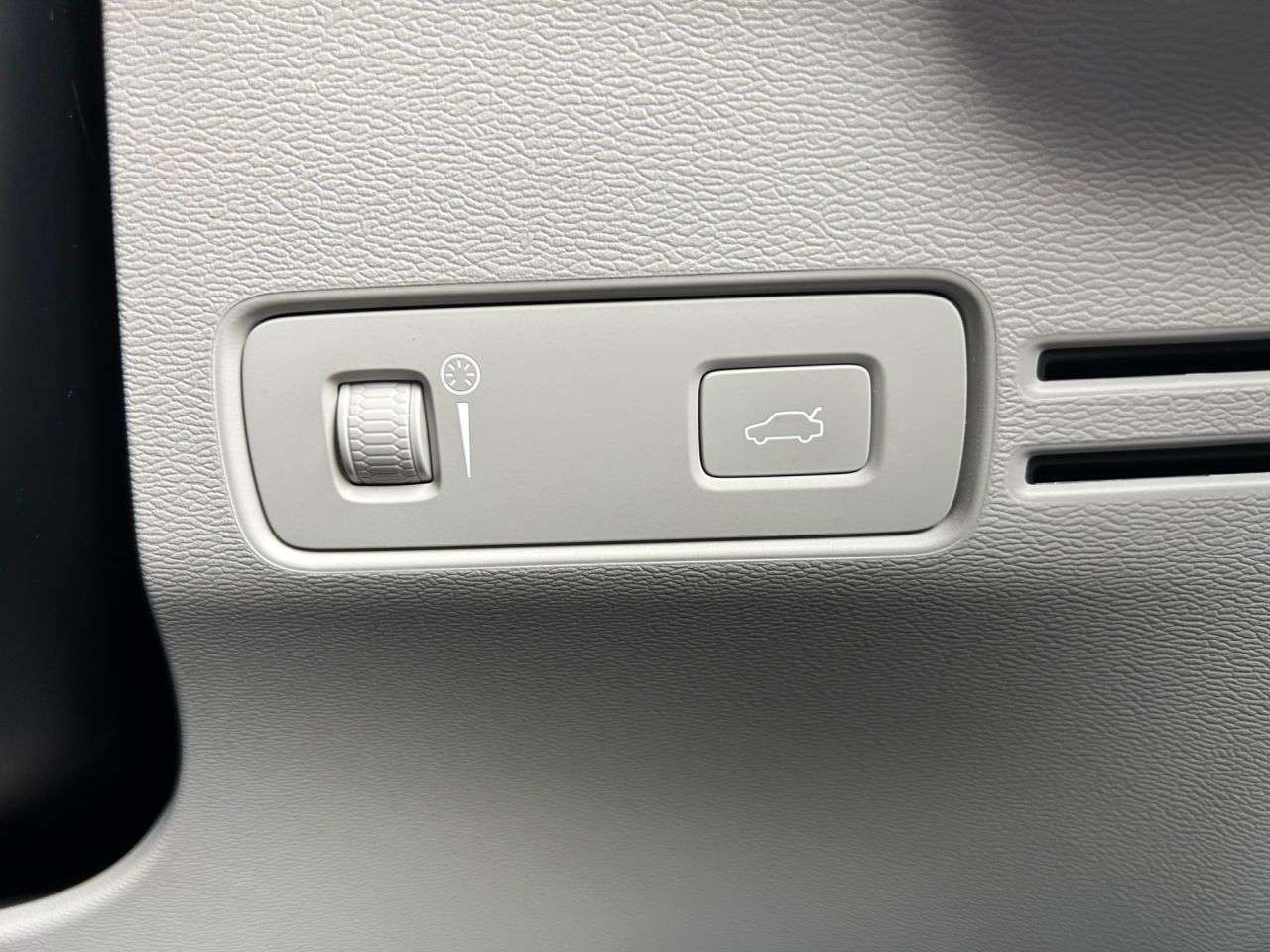 2020 VOLVO XC40 2020 VOLVO XC40