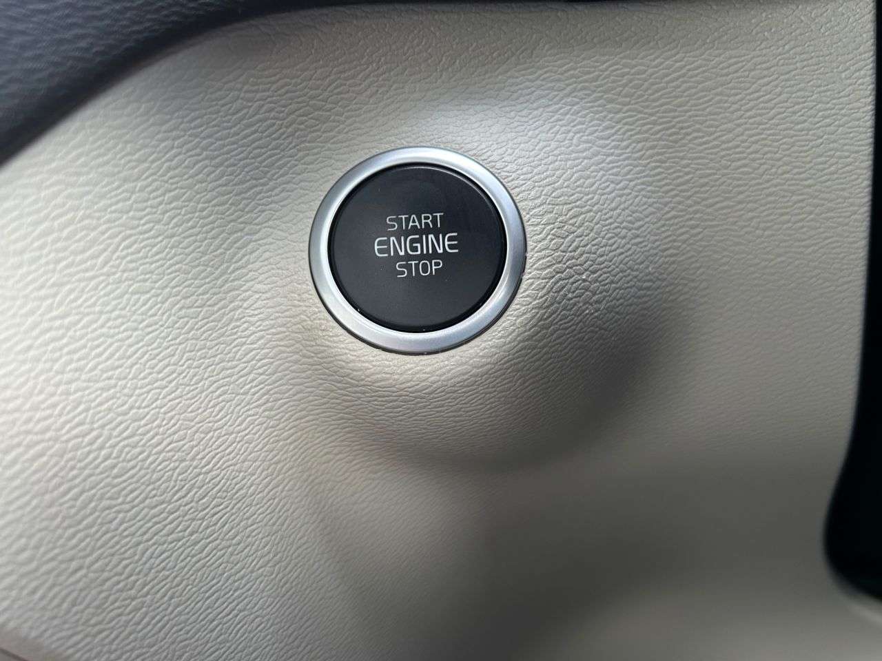 2020 VOLVO XC40 2020 VOLVO XC40