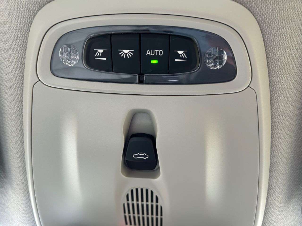 2020 VOLVO XC40 2020 VOLVO XC40