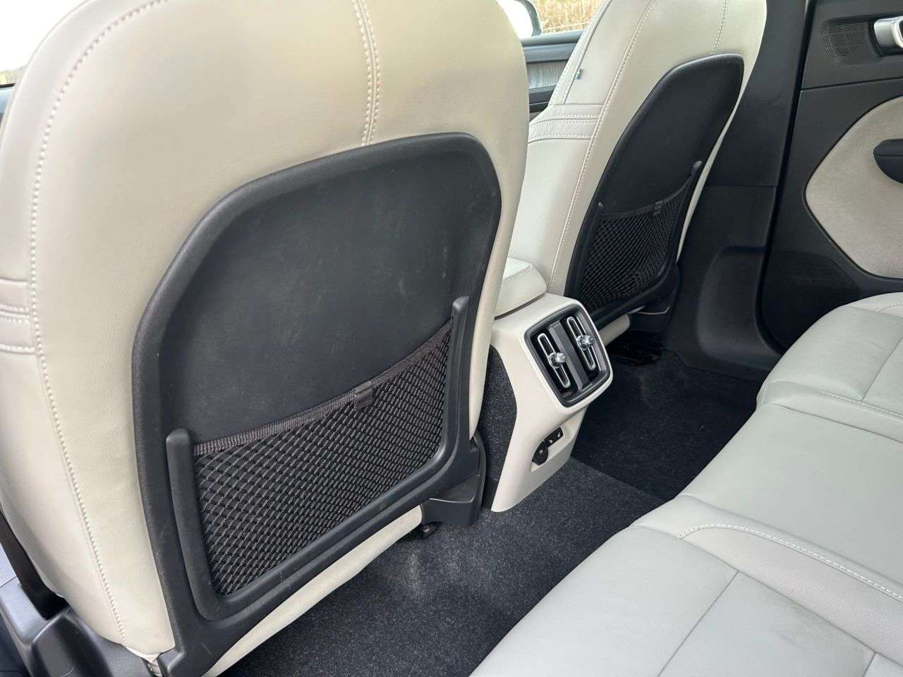 2020 VOLVO XC40 2020 VOLVO XC40