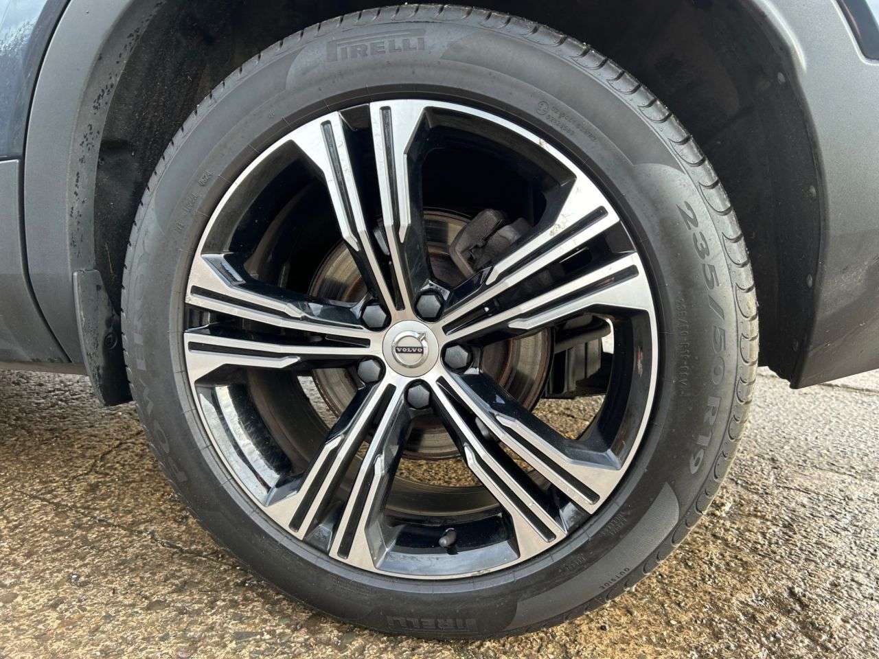 2020 VOLVO XC40 2020 VOLVO XC40