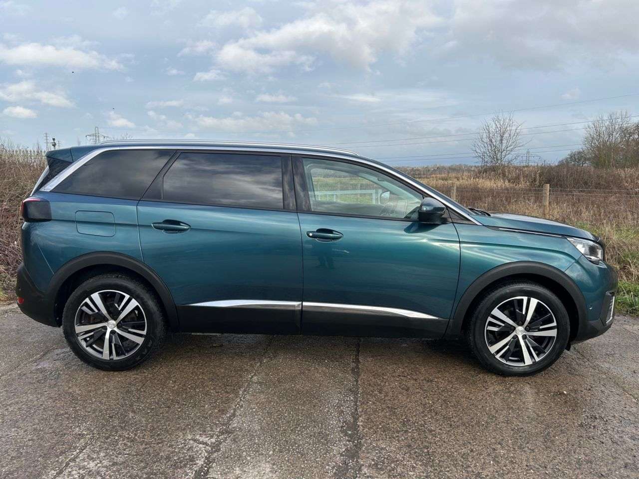 A 2017 PEUGEOT 5008 1.2 PureTech Allure SUV 5dr Petrol Manual Euro 6 (s/s) (130 ps) A 2017 PEUGEOT 5008 1.2 PureTech Allure SUV 5dr Petrol Manual Euro 6 (s/s) (130 ps)