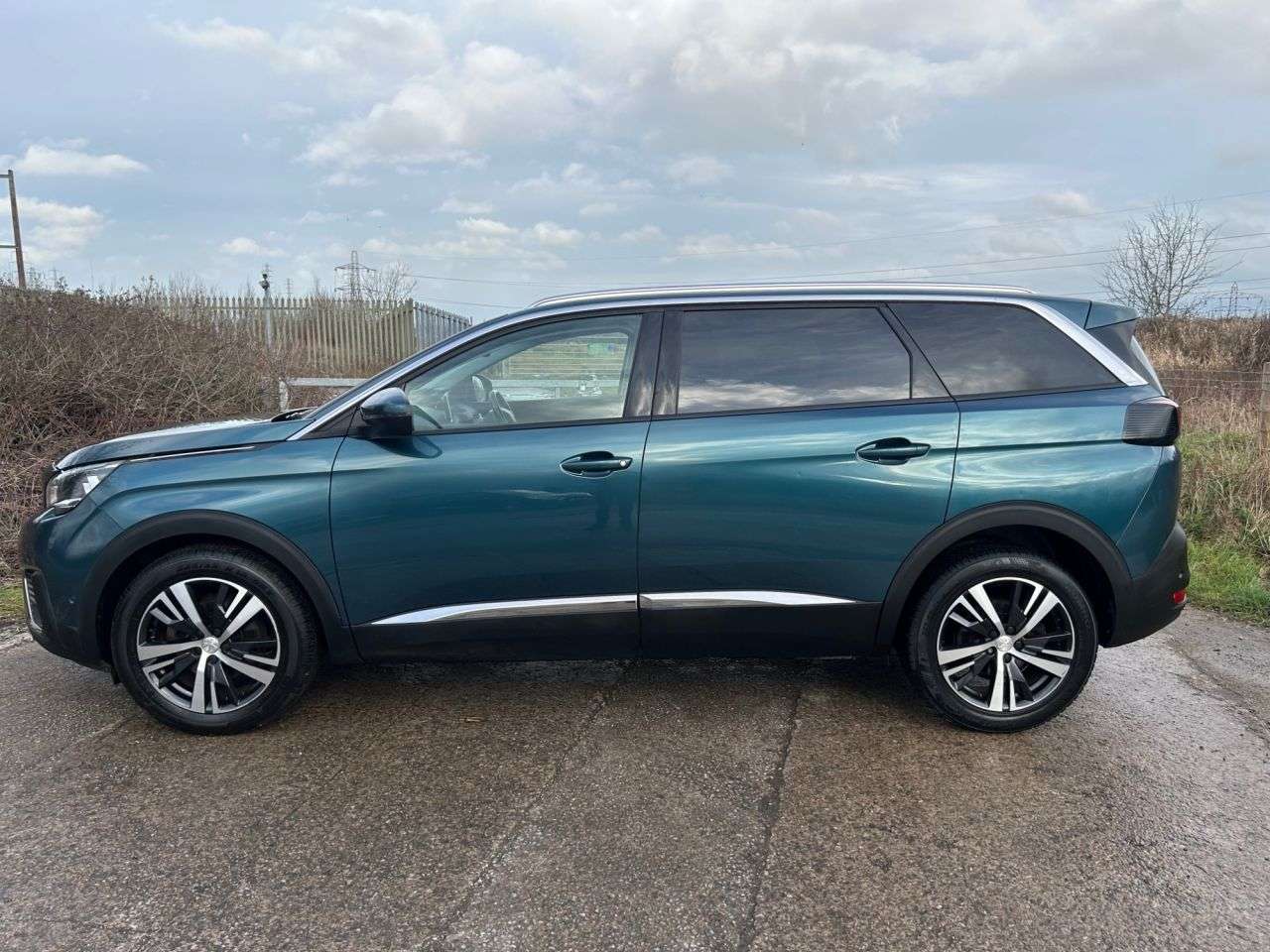 2017 PEUGEOT 5008 2017 PEUGEOT 5008