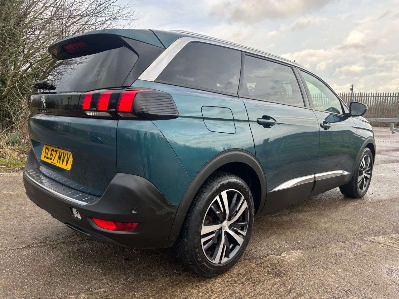 2017 PEUGEOT 5008 2017 PEUGEOT 5008