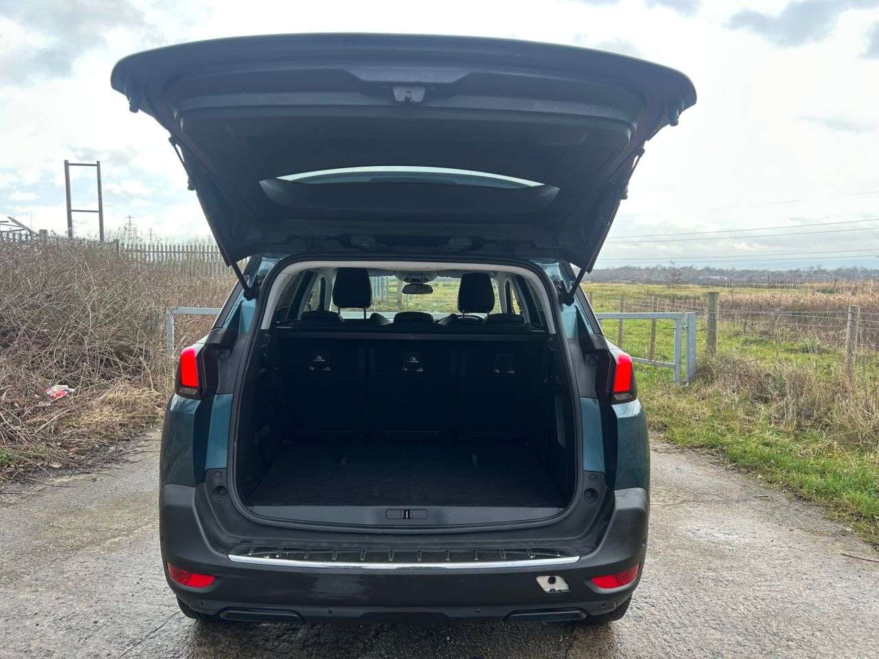 2017 PEUGEOT 5008 2017 PEUGEOT 5008