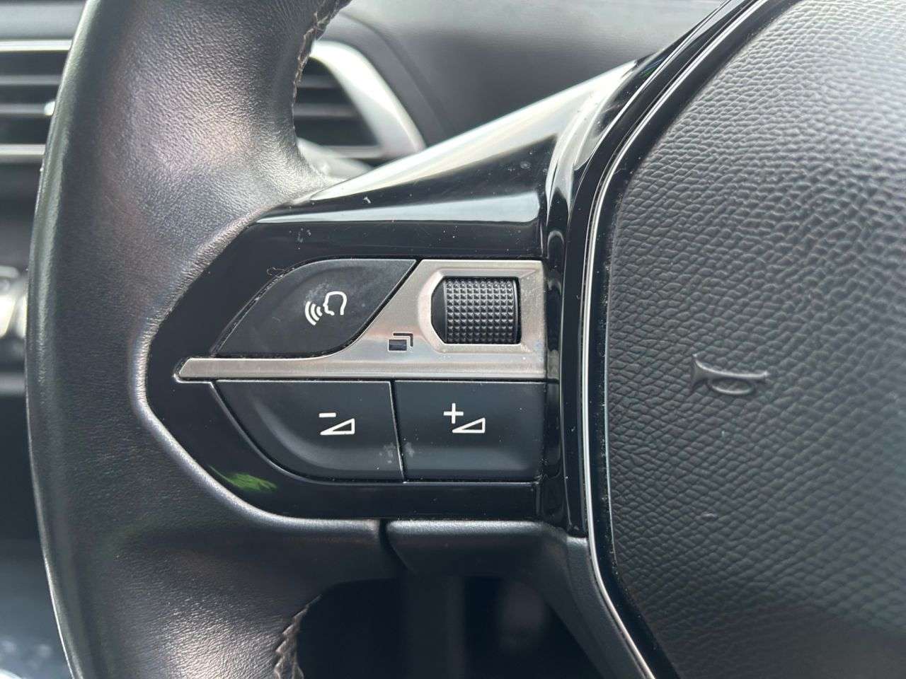 2017 PEUGEOT 5008 2017 PEUGEOT 5008